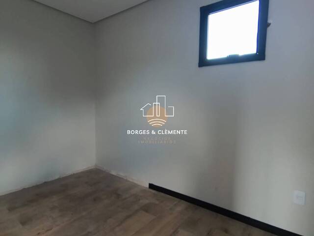 Sobrado para Venda em Atibaia - 4