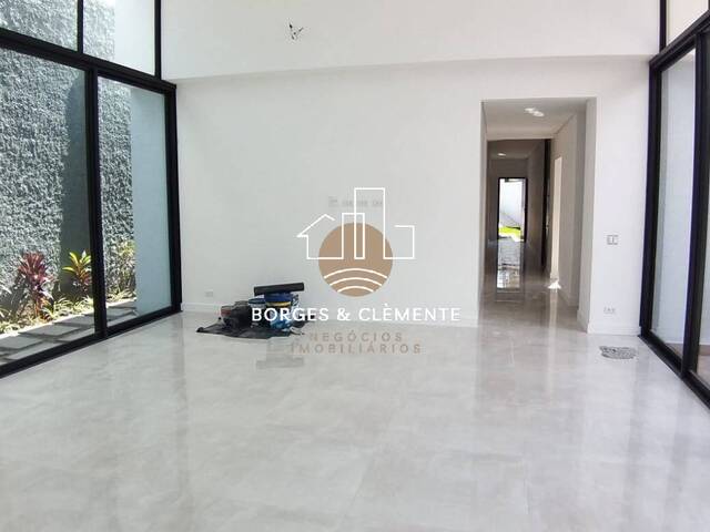 #24 - Casa para Venda em Atibaia - SP