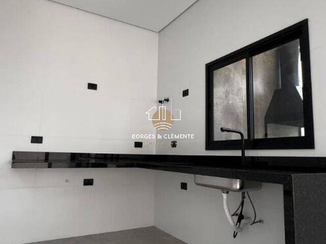 Casa para Venda em Atibaia - 4