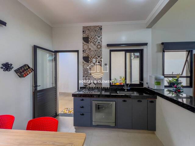 Casa para Venda em Atibaia - 4