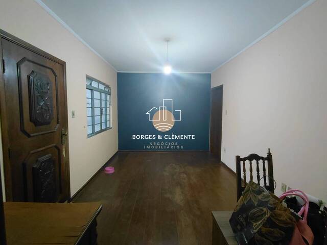 Casa para Venda em Atibaia - 3