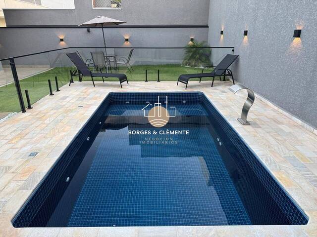 Casa para Venda em Atibaia - 3