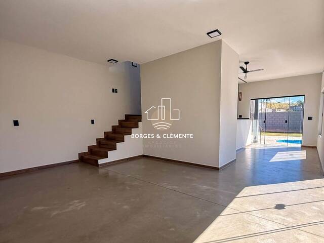 #154 - Casa para Venda em Bom Jesus dos Perdões - SP