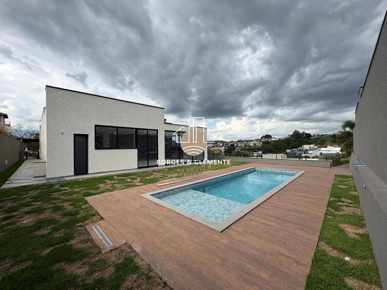 Casa, 3 quartos, 327 m² - Foto 1