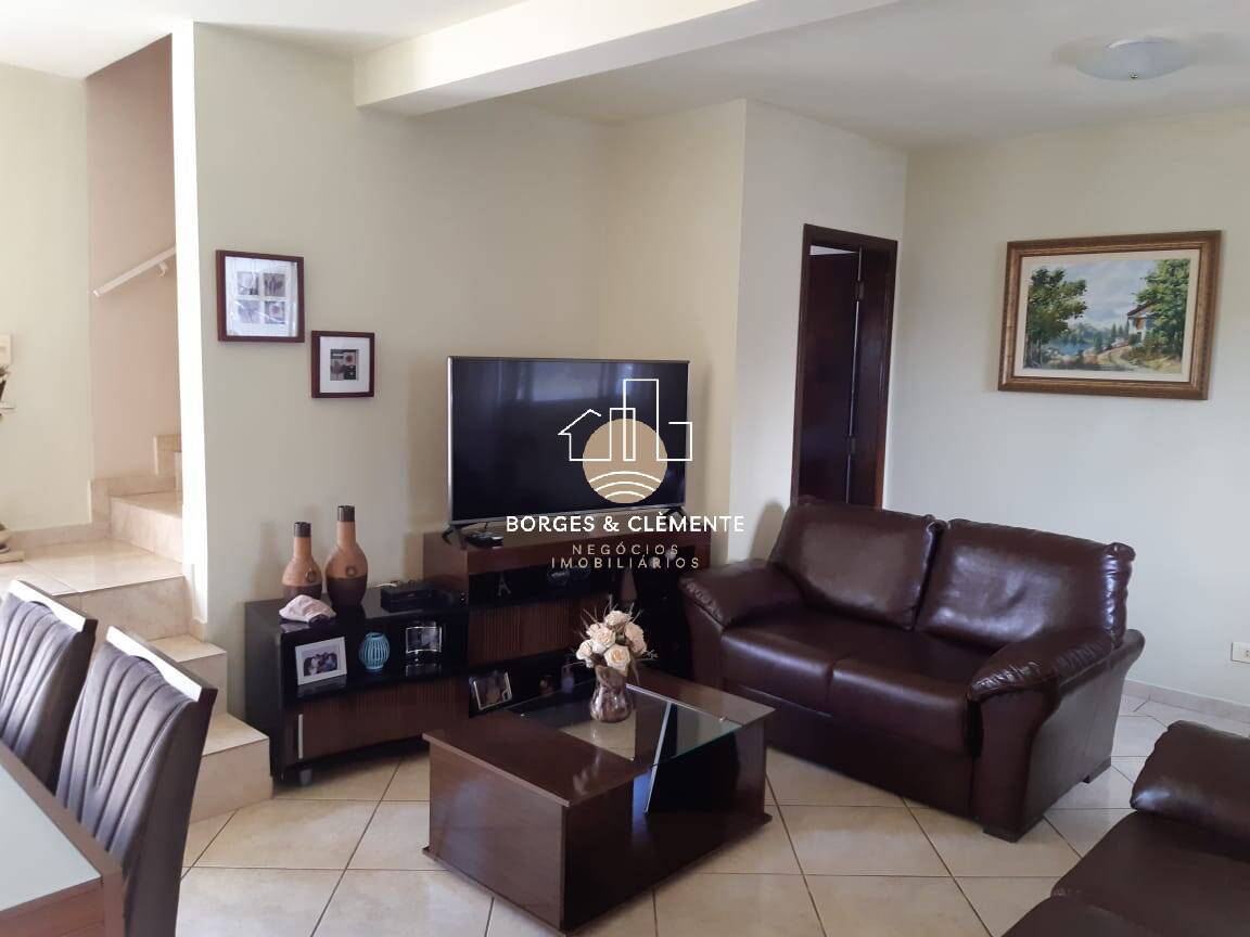 Casa, 3 quartos, 250 m² - Foto 2