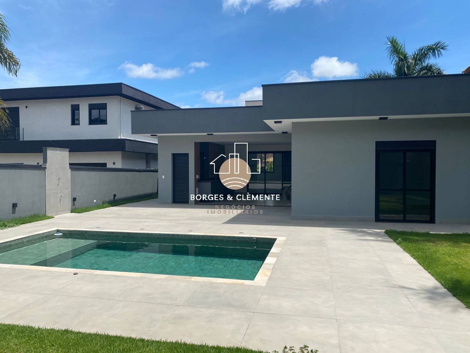 Casa, 4 quartos, 249 m² - Foto 1