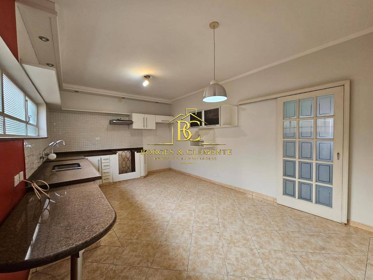 Casa, 5 quartos, 312 m² - Foto 1