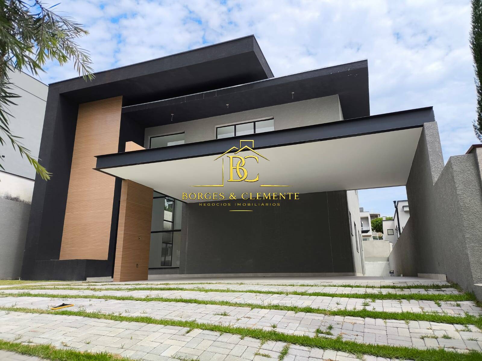 Casa, 4 quartos, 299 m² - Foto 1