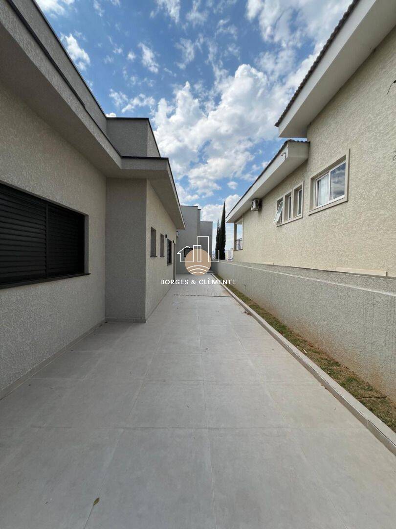 Casa, 3 quartos, 216 m² - Foto 4