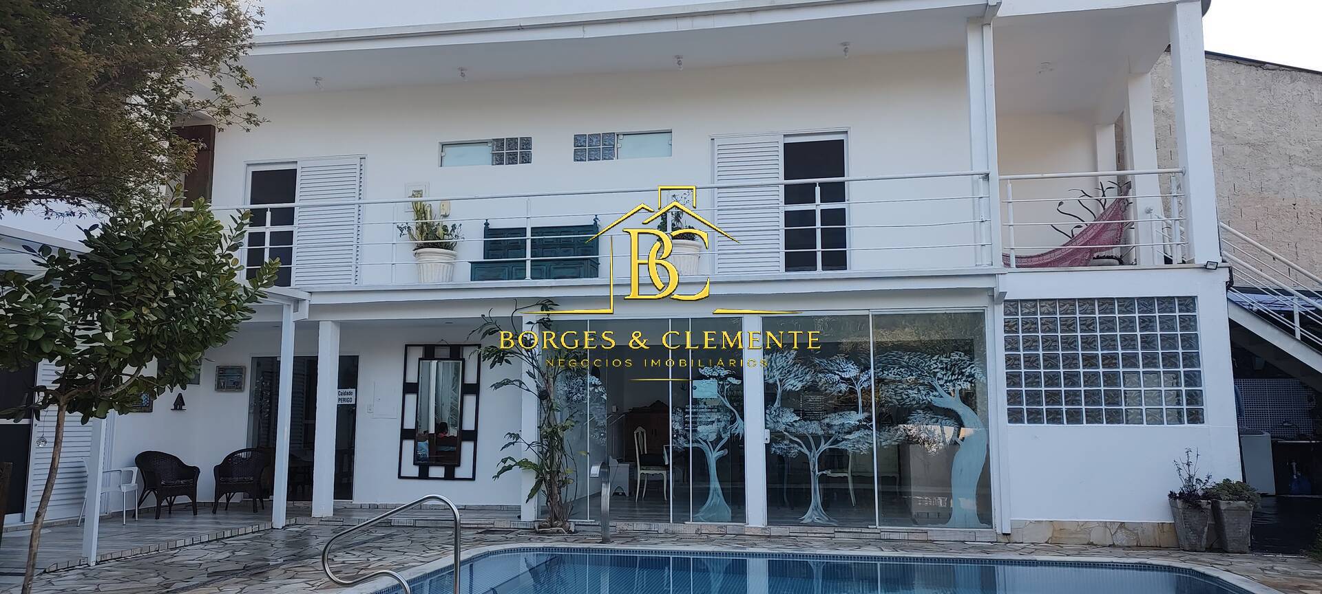 Casa, 4 quartos, 377 m² - Foto 1