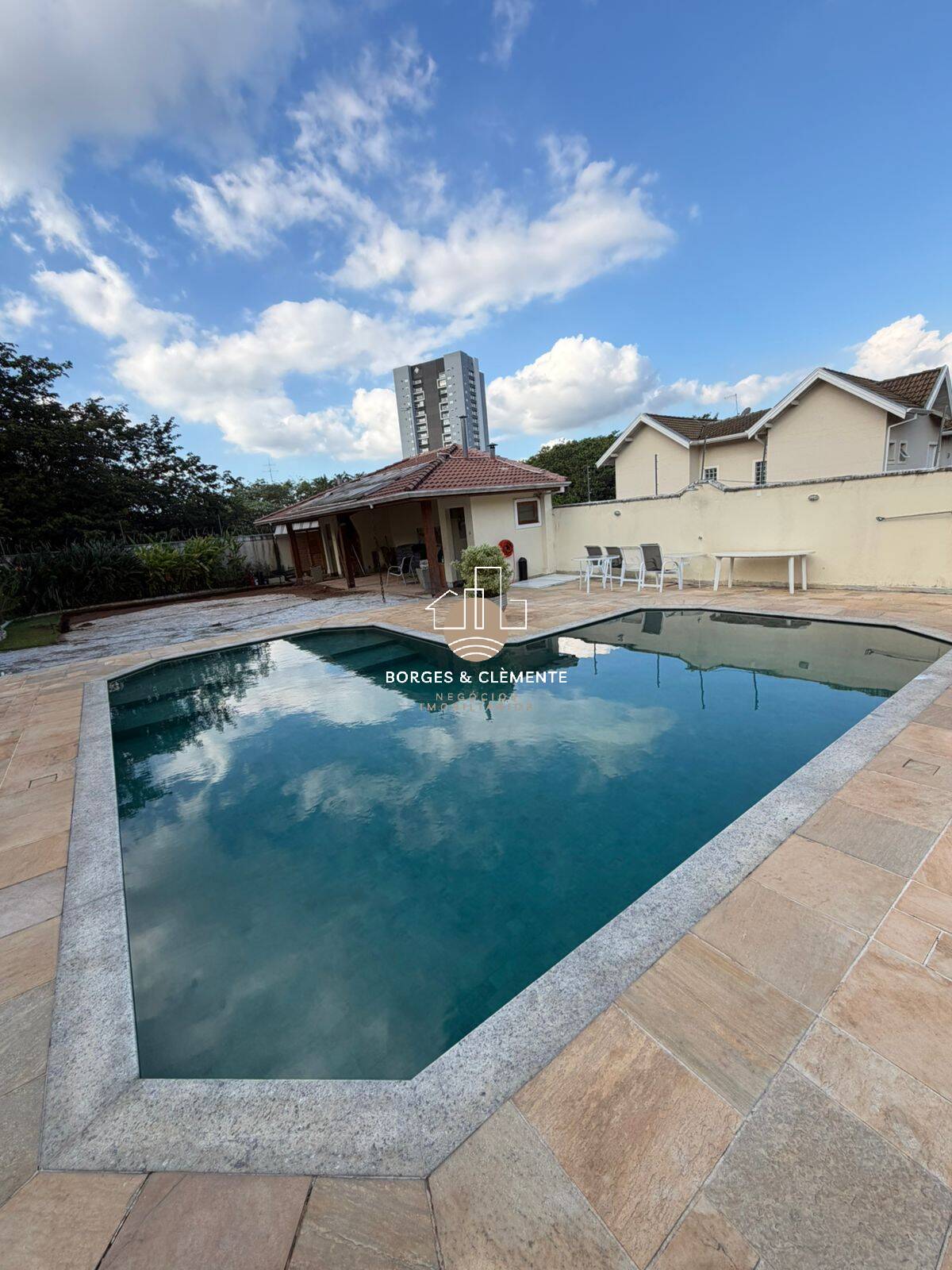 Casa, 3 quartos, 279 m² - Foto 1