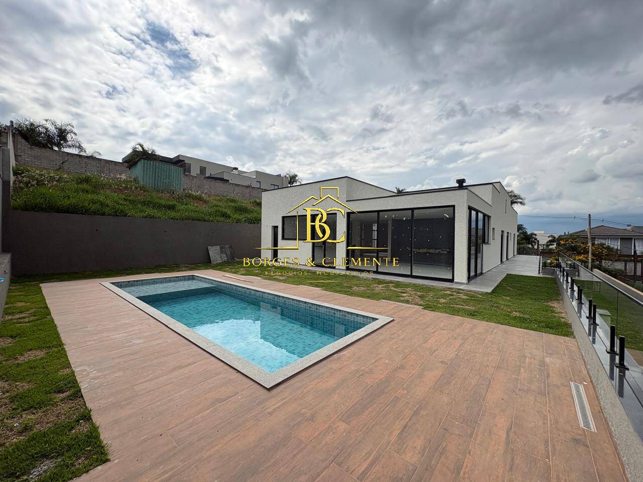 Casa, 3 quartos, 274 m² - Foto 1