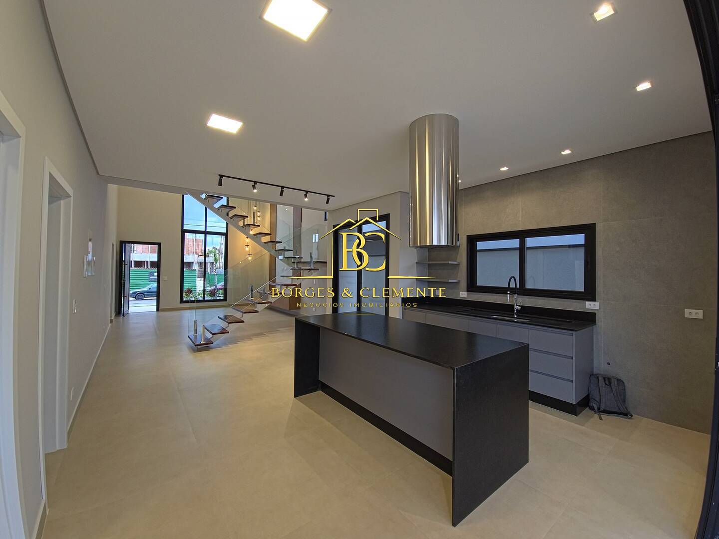 Casa, 3 quartos, 226 m² - Foto 1