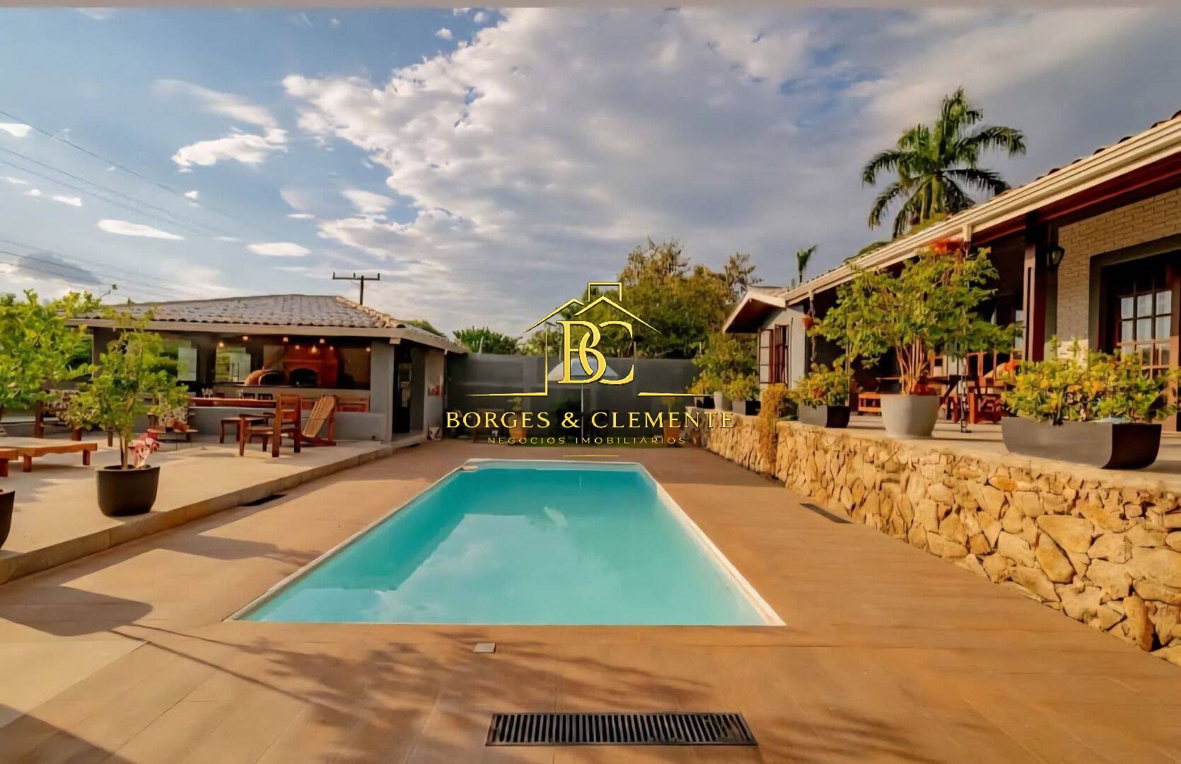 Casa, 3 quartos, 261 m² - Foto 1