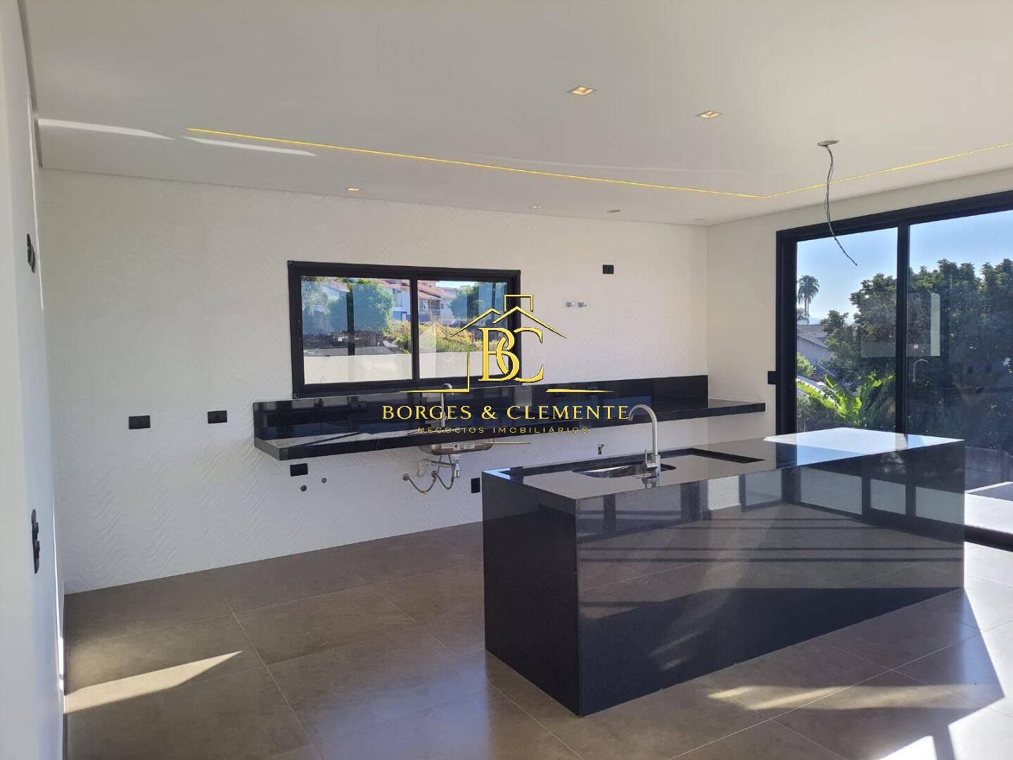 Casa, 3 quartos, 239 m² - Foto 2