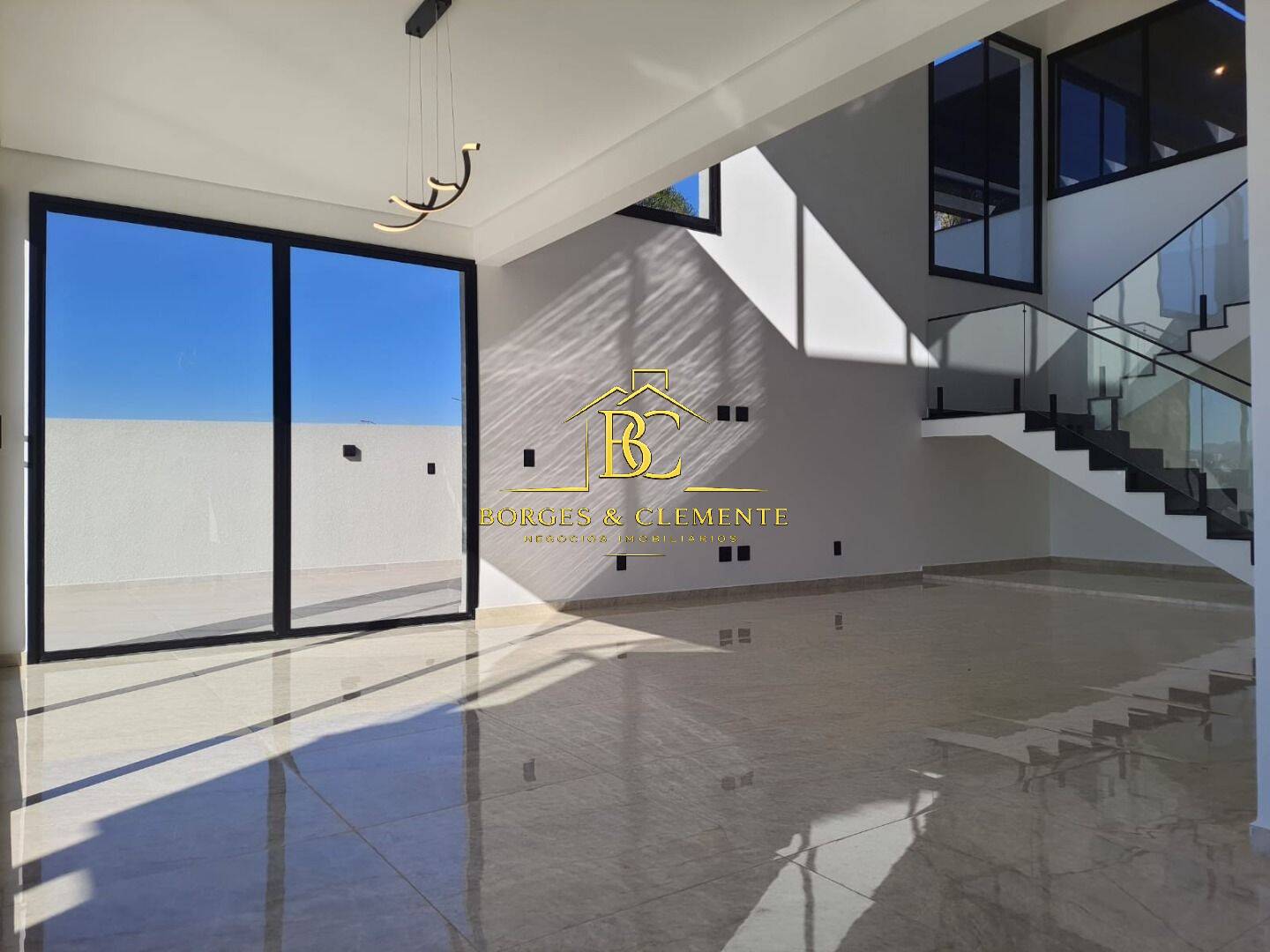 Casa, 3 quartos, 239 m² - Foto 1